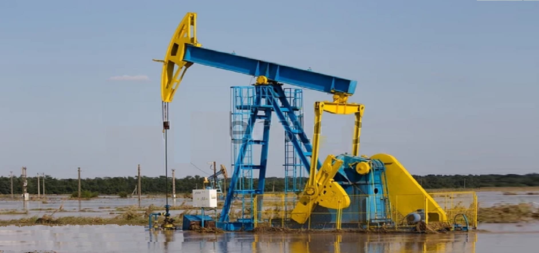 Oil rig flooded romania 600w — Oil Fields and Mines application